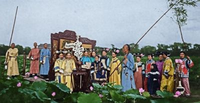 勋龄镜头下的宫廷cosplay：慈禧“救苦救难”幻象的最后华章 - 今日头条