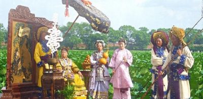 勋龄镜头下的宫廷cosplay：慈禧“救苦救难”幻象的最后华章 - 图画吧TUHUABA