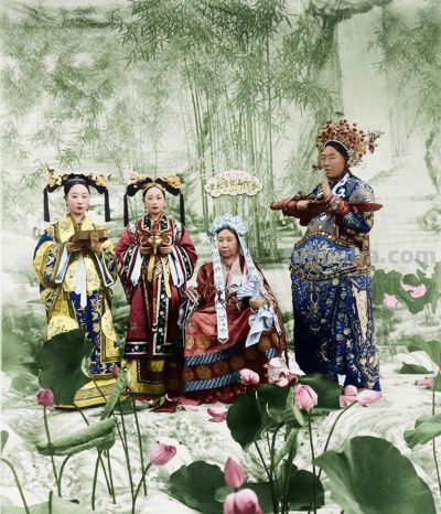 勋龄镜头下的宫廷cosplay：慈禧“救苦救难”幻象的最后华章 - 图画吧TUHUABA