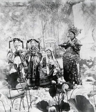 勋龄镜头下的宫廷cosplay：慈禧“救苦救难”幻象的最后华章 - 图画吧TUHUABA