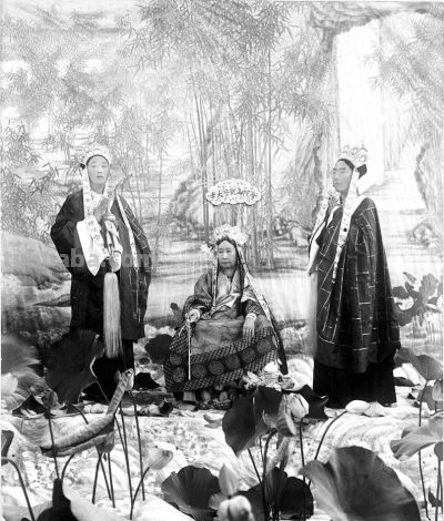 勋龄镜头下的宫廷cosplay：慈禧“救苦救难”幻象的最后华章 - 图画吧TUHUABA