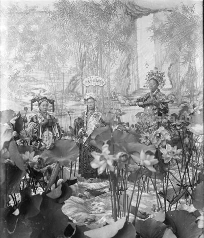 勋龄镜头下的宫廷cosplay：慈禧“救苦救难”幻象的最后华章 - 图画吧TUHUABA