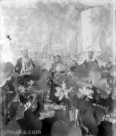 勋龄镜头下的宫廷cosplay：慈禧“救苦救难”幻象的最后华章 - 图画吧TUHUABA