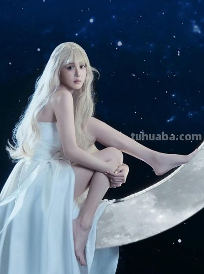 李凯馨cosplay天使，光脚丫很干净卫生 - 今日头条