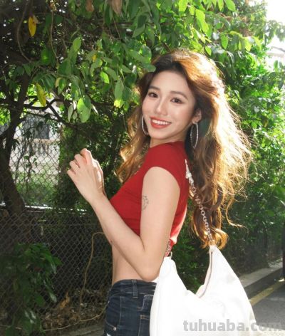 日常拍照，8个小动作，手动起来，拍照明艳漂亮，又显身材又出片 - 图画吧TUHUABA