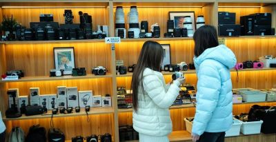 今视角 | 相机租赁店,平价器材点燃年轻人摄影热情 - 今日头条 今视角 | 相机租赁店,平价器材点燃年轻人摄影热情 - 图画吧TUHUABA