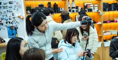 今视角 | 相机租赁店,平价器材点燃年轻人摄影热情 - 今日头条 今视角 | 相机租赁店,平价器材点燃年轻人摄影热情 - 图画吧TUHUABA