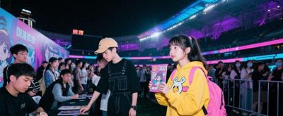 首届CG华中动漫艺术展国庆开幕 与超人气画手零距离 - 今日头条