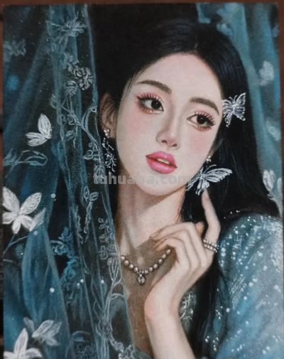 不敢想，这竟是在巴掌大的纸上画出来的彩铅美人，细节也太美了 - 图画吧TUHUABA