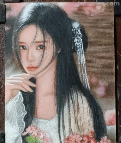 不敢想，这竟是在巴掌大的纸上画出来的彩铅美人，细节也太美了 - 图画吧TUHUABA