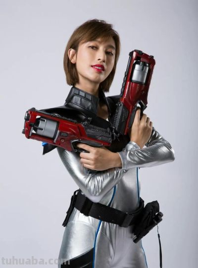 张俪在这cosplay机甲战士 - 图画吧TUHUABA