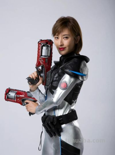 张俪在这cosplay机甲战士 - 图画吧TUHUABA