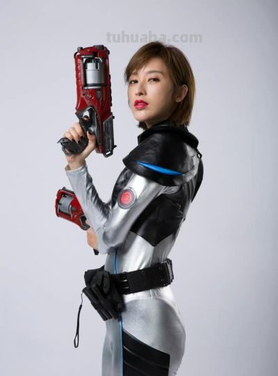 张俪在这cosplay机甲战士 - 图画吧TUHUABA