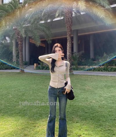 户外拍照万能姿势，学这9个动作，松弛漂亮，明媚出片有生命力 - 图画吧TUHUABA