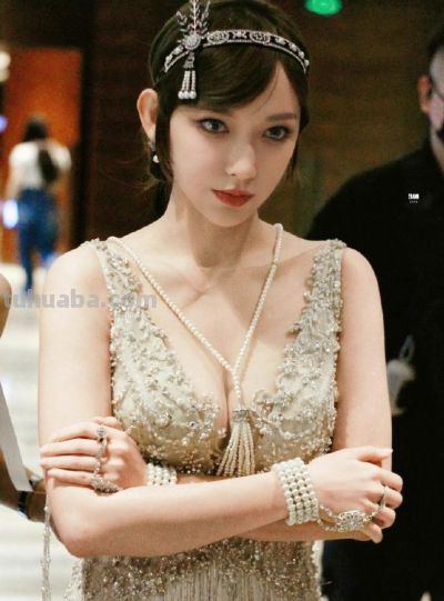 程潇cos黛西，身材丰腴，酥胸挺翘饱满，事业线诱人，不愧对称号 - 图画吧TUHUABA