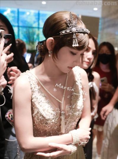 程潇cos黛西，身材丰腴，酥胸挺翘饱满，事业线诱人，不愧对称号 - 图画吧TUHUABA