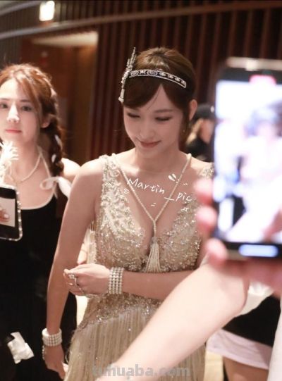 程潇cos黛西，身材丰腴，酥胸挺翘饱满，事业线诱人，不愧对称号 - 图画吧TUHUABA