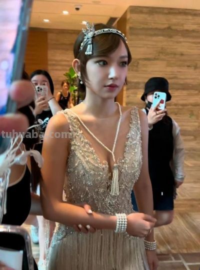 程潇cos黛西，身材丰腴，酥胸挺翘饱满，事业线诱人，不愧对称号 - 图画吧TUHUABA