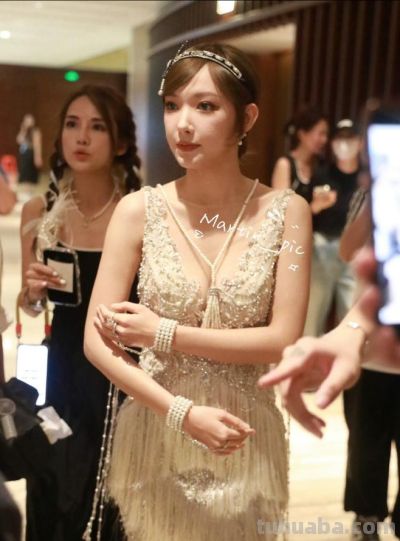 程潇cos黛西，身材丰腴，酥胸挺翘饱满，事业线诱人，不愧对称号 - 图画吧TUHUABA