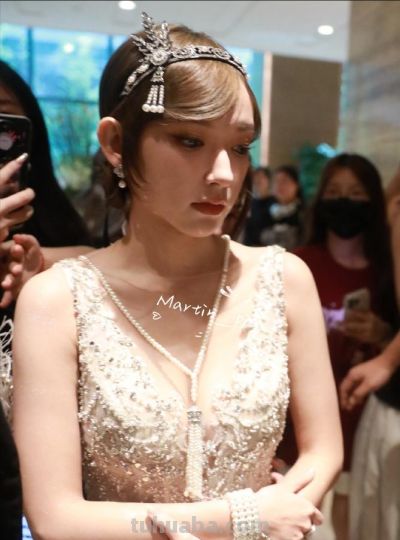 程潇cos黛西，身材丰腴，酥胸挺翘饱满，事业线诱人，不愧对称号 - 图画吧TUHUABA