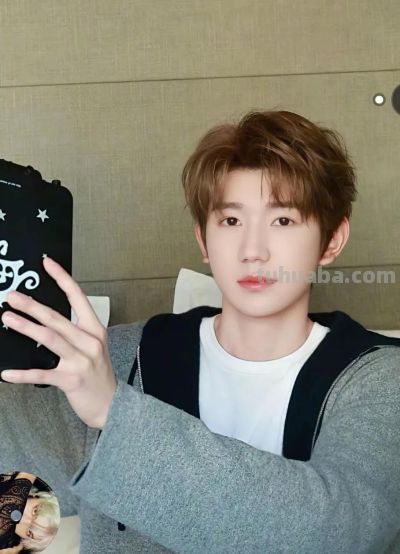 王源太圈粉！新专辑是水彩笔盒，8年公益暖哭孩子 - 图画吧TUHUABA