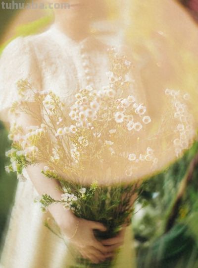 资深摄影师私藏：4 个低成本拍摄技巧，普通人也能拍出杂志感人像 - 今日头条