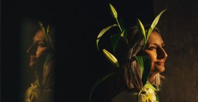 资深摄影师私藏：4 个低成本拍摄技巧，普通人也能拍出杂志感人像 - 图画吧TUHUABA