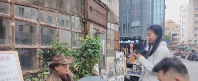 深圳街头“0.5元肖像画”火了！摊主：“减法”艺术，让更多人感受快乐 - 今日头条