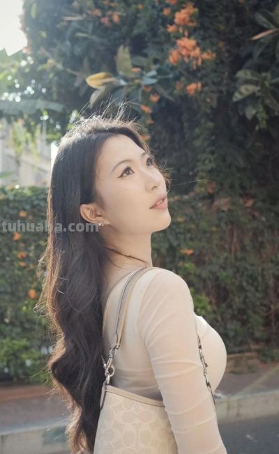 路边拍照7个小动作，松弛自然很漂亮，跟着拍照很出片 - 图画吧TUHUABA