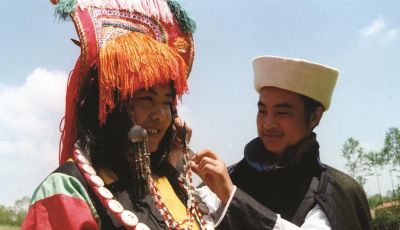 青海世居民族服饰大赏|把彩虹穿在身上！青海这个民族的服饰可太时尚了吧 - 图画吧TUHUABA