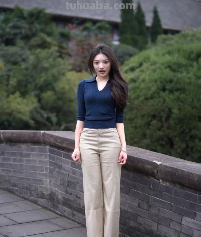 户外拍照，7个小动作，拍得温柔拍得美，出片上镜又大方 - 图画吧TUHUABA