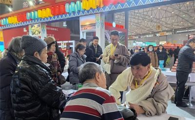 非遗赋能健康夏萨藏医药亮相第三届若尔盖美食汇 - 图画吧TUHUABA