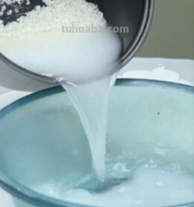 绿萝浇什么水长得快？4种水+1个技巧，叶油绿爬藤疯长 - 图画吧TUHUABA