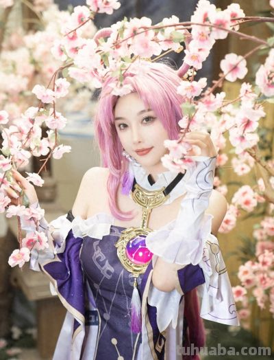 杨晨晨cosplay |粉发紫裙星穹铁道符玄，这颜值和还原度绝了！ - 今日头条