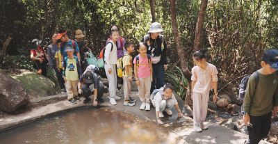 郊野童行•小小步道师 | 清泉石上听科学 画笔记录山水美 郊野净山守生态 - 图画吧TUHUABA