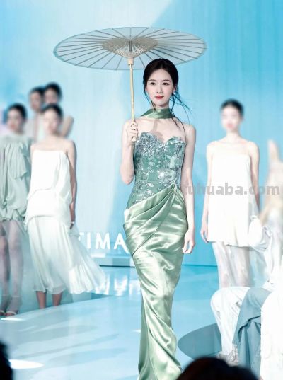 明星礼服插画版太绝了！仿佛把星河与童话穿在了身上 - 图画吧TUHUABA