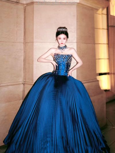 明星礼服遇上手绘笔触，次元壁破出绝美火花，高级感拉满！ - 图画吧TUHUABA