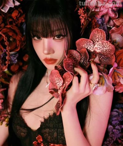 明星礼服遇上手绘笔触，次元壁破出绝美火花，高级感拉满！ - 图画吧TUHUABA