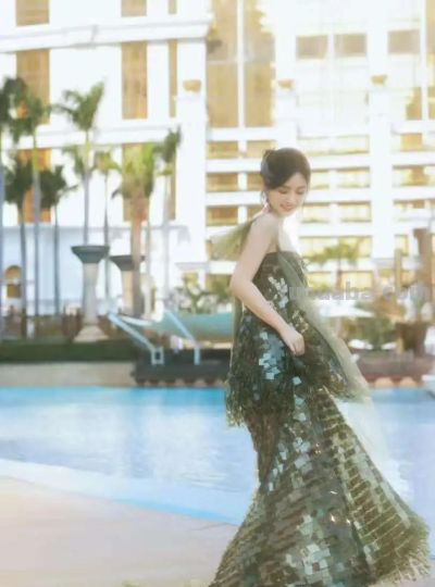 明星礼服的 “二次元打开方式”，每一幅都像从梦境里走出来的 - 图画吧TUHUABA