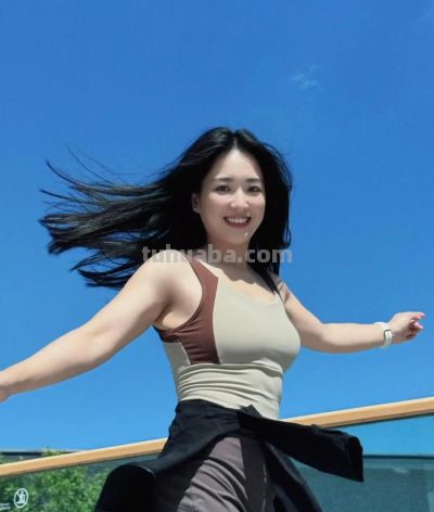 户外拍照，教你12个动作，拍照明媚出片，松弛漂亮 - 图画吧TUHUABA