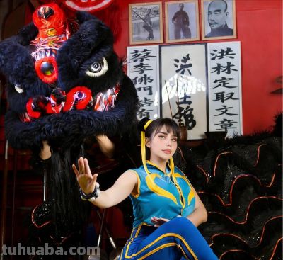 压迫感拉满的春丽cos，如此体格你能撑几分钟 - 图画吧TUHUABA