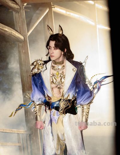 好帅!“抽象帅哥”敖瑞鹏 cos天马神君,超还原,就是胸肌有点假 - 今日头条 好帅!“抽象帅哥”敖瑞鹏 cos天马神君,超还原,就是胸肌有点假 - 图画吧TUHUABA