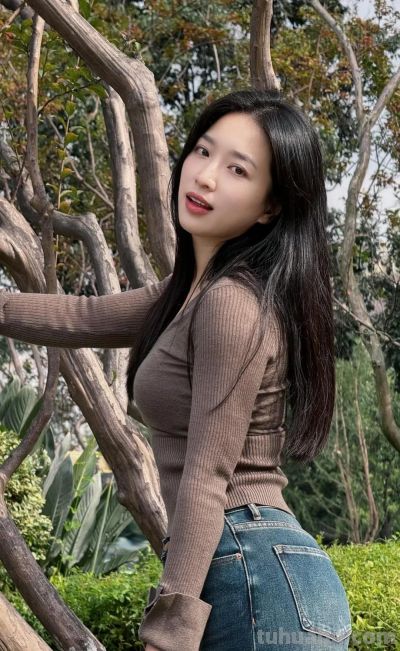 户外游玩拍照，8个小动作，松弛漂亮，上镜出片很自然 - 图画吧TUHUABA