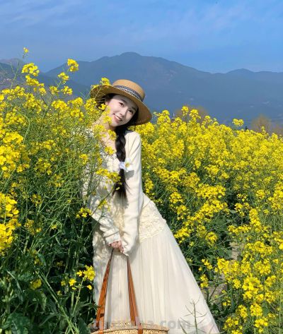 过年踏青拍照，8个姿势+技巧，自然明媚又漂亮，拍出诗意氛围感 - 图画吧TUHUABA