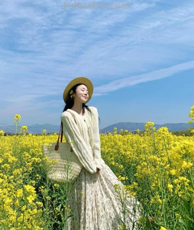 过年踏青拍照，8个姿势+技巧，自然明媚又漂亮，拍出诗意氛围感 - 图画吧TUHUABA