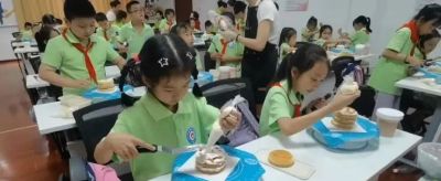 德慧课堂 | 德阳市春香公益慈善事业服务中心开展“童趣烘焙 乐享美味”蛋糕DIY课程 - 图画吧TUHUABA