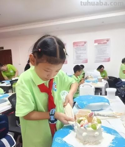 德慧课堂 | 德阳市春香公益慈善事业服务中心开展“童趣烘焙 乐享美味”蛋糕DIY课程 - 图画吧TUHUABA