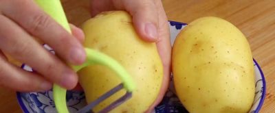 2个土豆一碗面，一擀一卷做面食，松软多层像面包，营养又解馋 - 今日头条