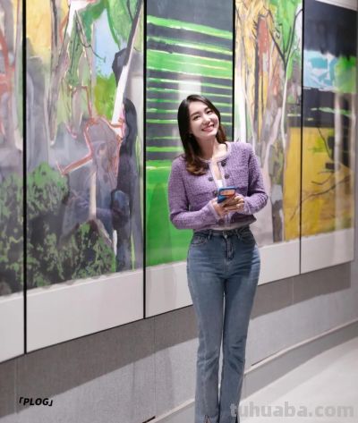 看展拍照，6个动作，文艺漂亮，大方温柔很出片 - 图画吧TUHUABA