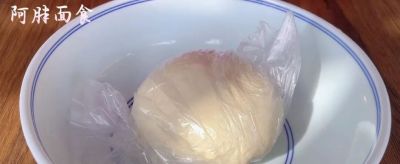 河南媳妇晒薄饼火了！蒸一蒸不用油，网友：比春饼简单，春天吃香 - 图画吧TUHUABA